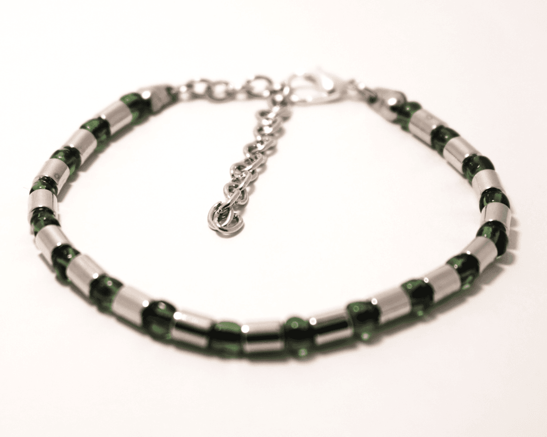 Elegant Green Bracelet with Adjustable Chain