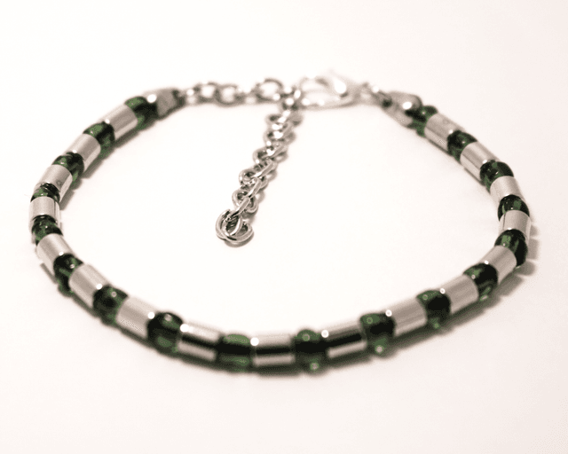 Elegant Green Bracelet with Adjustable Chain